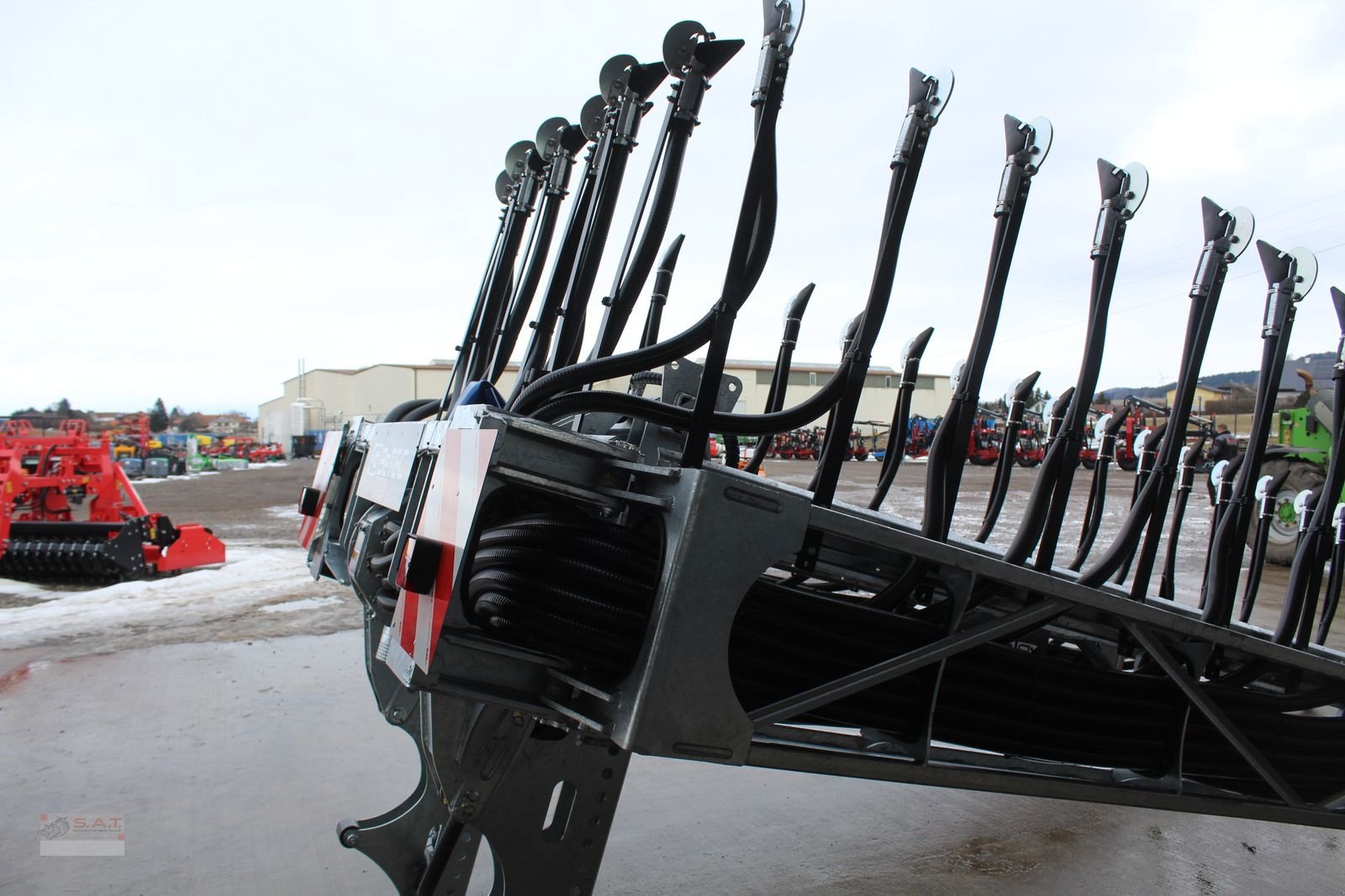 Gülleverteiltechnik of the type Sonstige 12 m-Schleppschuhverteiler M-Line, Neumaschine in Eberschwang (Picture 22)