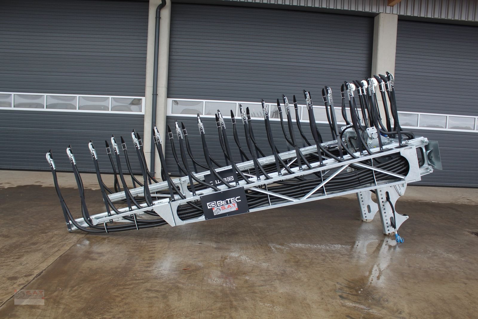 Gülleverteiltechnik of the type Sonstige 12 m-Schleppschuhverteiler M-Line, Neumaschine in Eberschwang (Picture 3)