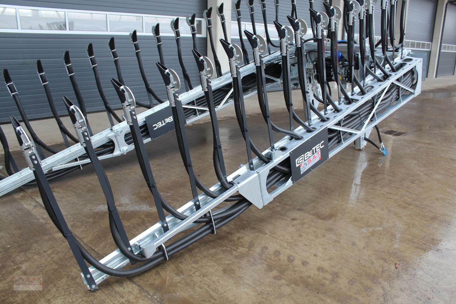 Gülleverteiltechnik of the type Sonstige 12 m-Schleppschuhverteiler M-Line, Neumaschine in Eberschwang (Picture 11)