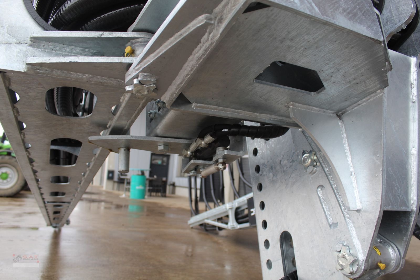 Gülleverteiltechnik of the type Sonstige 12 m-Schleppschuhverteiler M-Line, Neumaschine in Eberschwang (Picture 21)