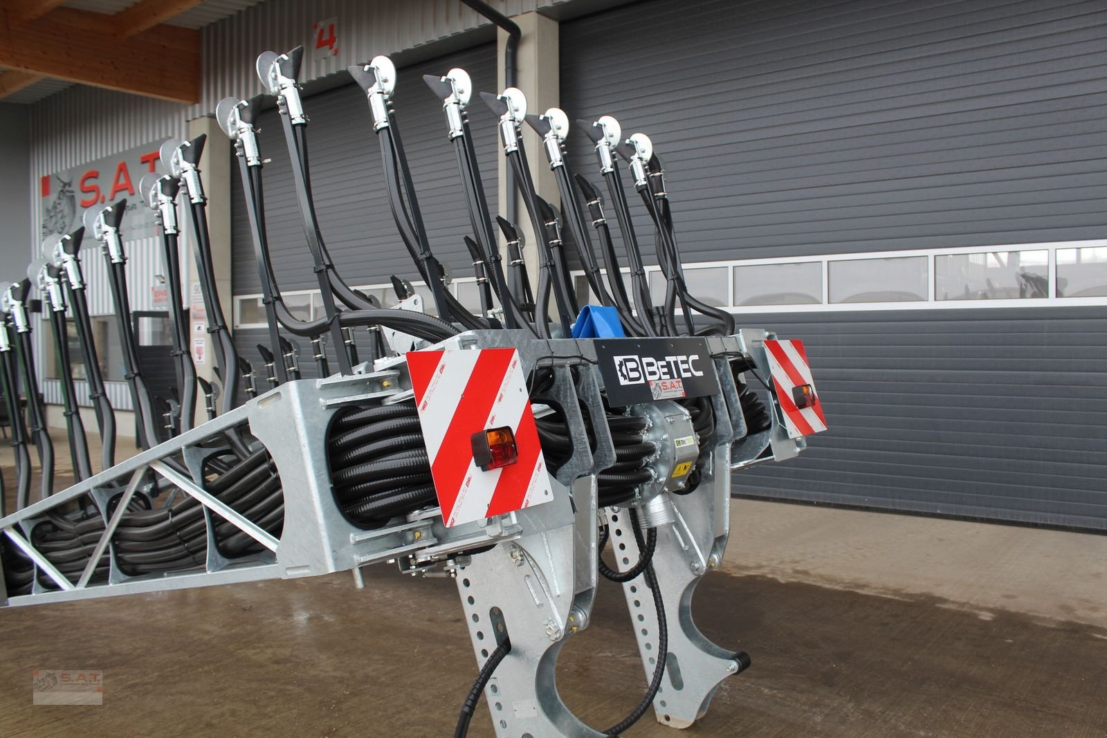 Gülleverteiltechnik of the type Sonstige 12 m-Schleppschuhverteiler M-Line, Neumaschine in Eberschwang (Picture 16)