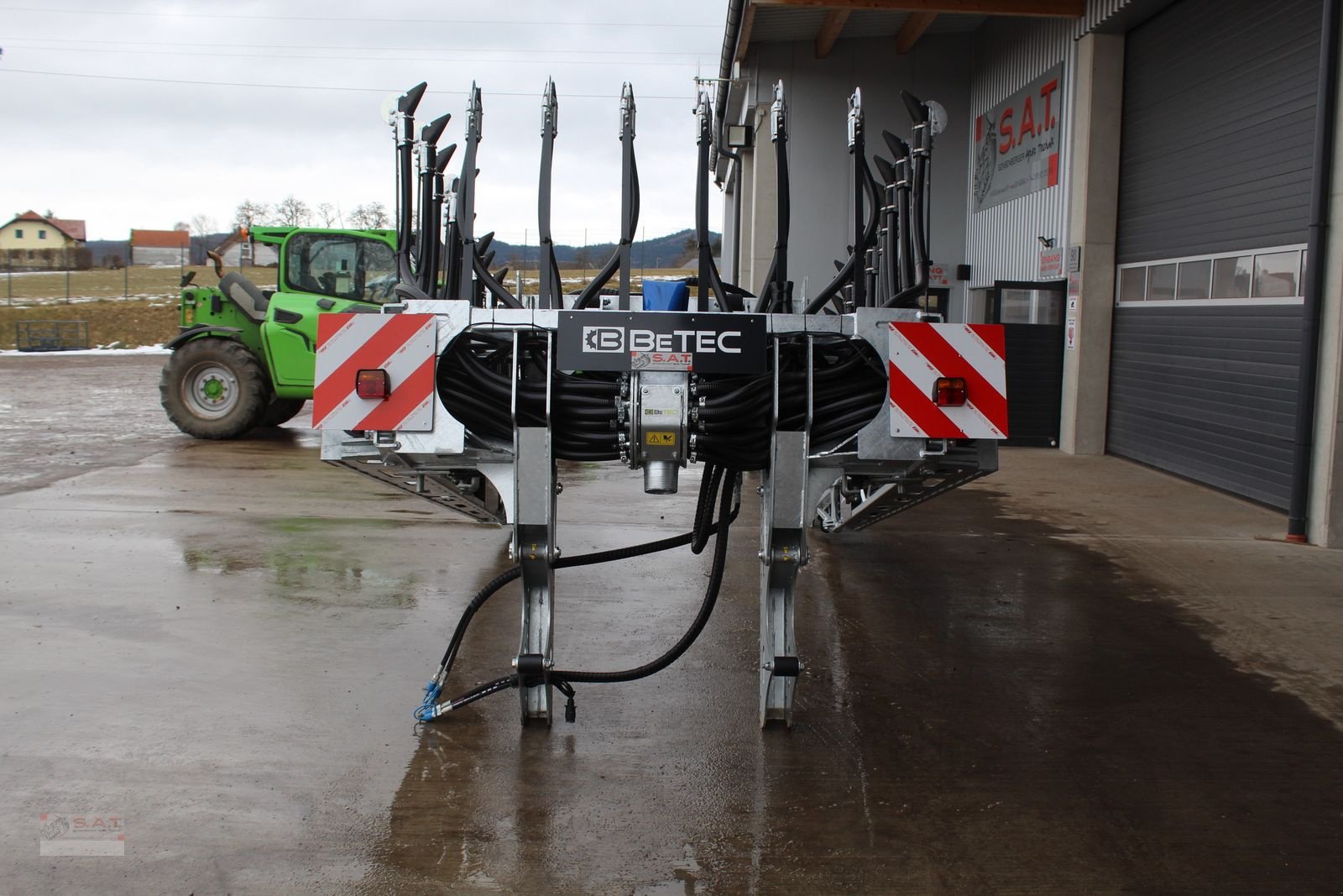 Gülleverteiltechnik of the type Sonstige 12 m-Schleppschuhverteiler M-Line, Neumaschine in Eberschwang (Picture 5)