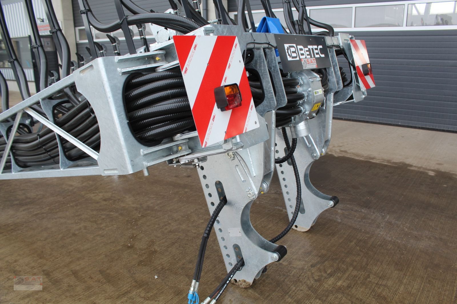 Gülleverteiltechnik of the type Sonstige 12 m-Schleppschuhverteiler M-Line, Neumaschine in Eberschwang (Picture 15)