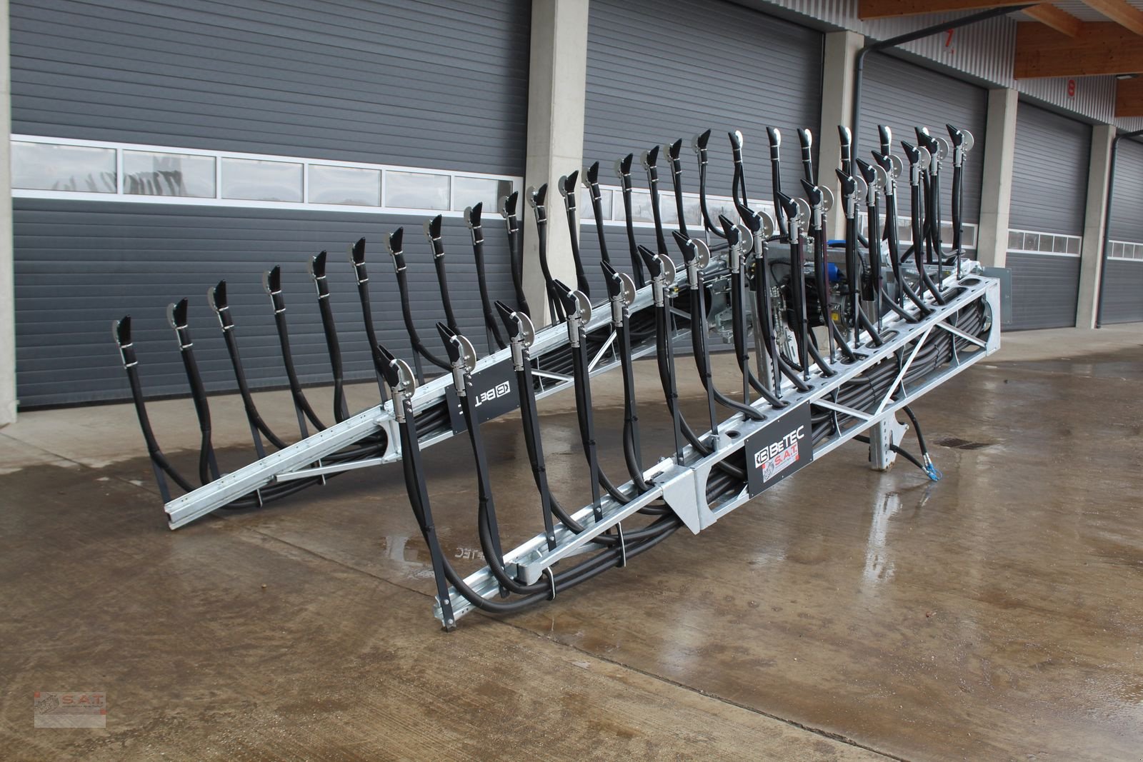 Gülleverteiltechnik of the type Sonstige 12 m-Schleppschuhverteiler M-Line, Neumaschine in Eberschwang (Picture 2)