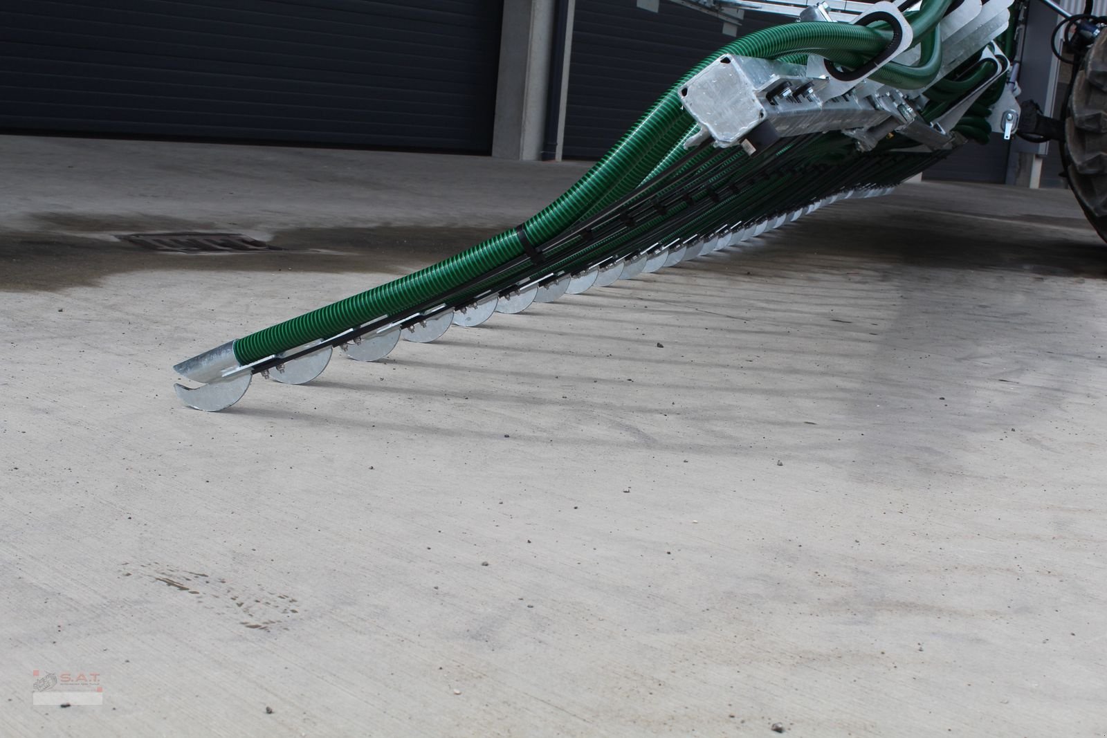 Gülleverteiltechnik of the type Sonstige Hilly 12m Schleppschuhverteiler, Neumaschine in Eberschwang (Picture 9)