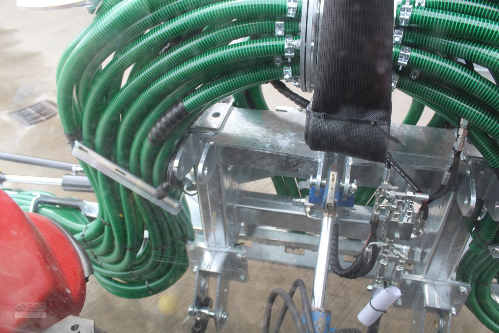 Gülleverteiltechnik of the type Sonstige Hilly 12m Schleppschuhverteiler, Neumaschine in Eberschwang (Picture 29)