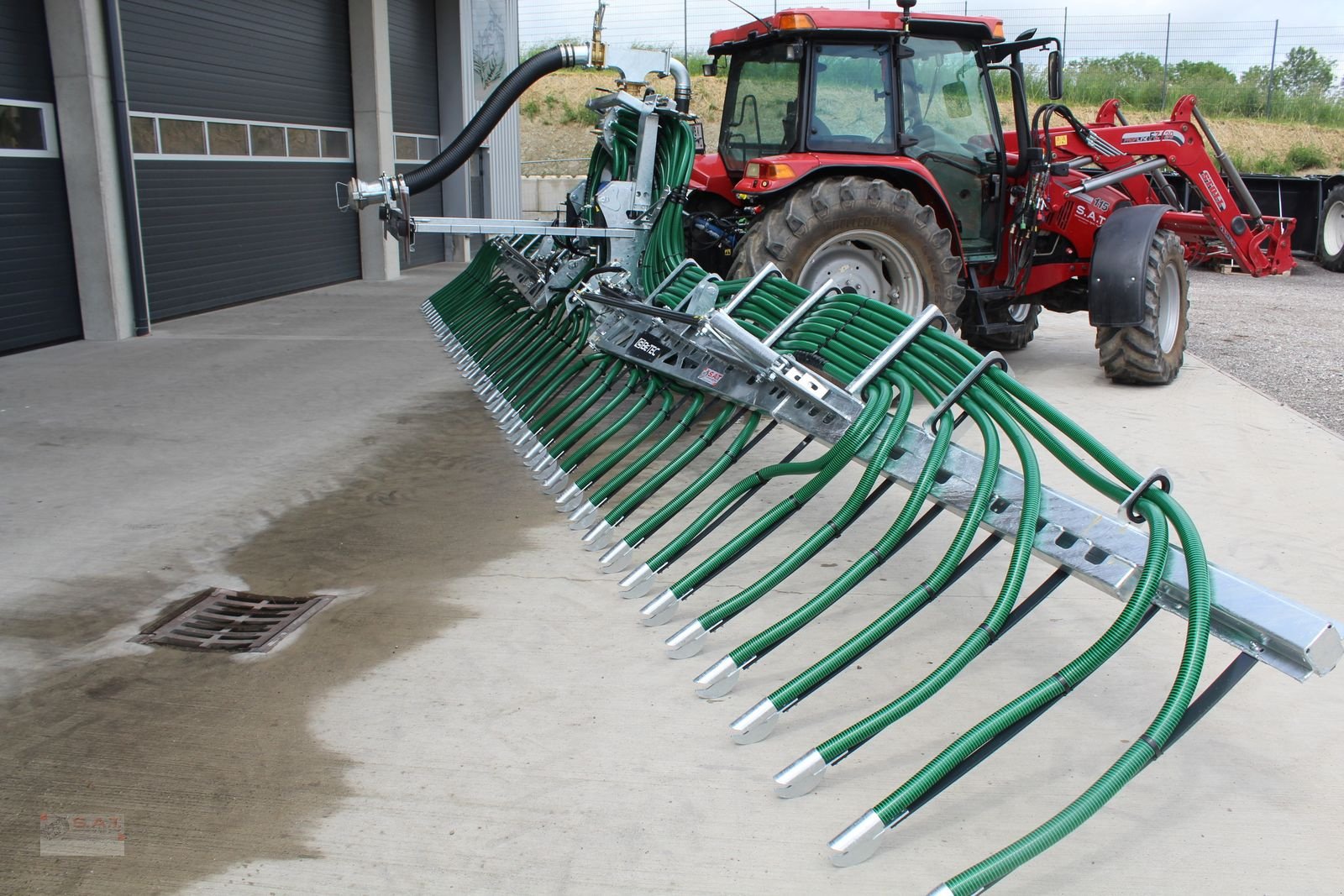 Gülleverteiltechnik of the type Sonstige Hilly 12m Schleppschuhverteiler, Neumaschine in Eberschwang (Picture 11)