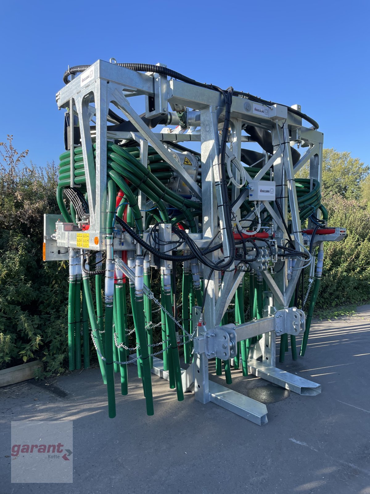 Gülleverteiltechnik of the type Vogelsang Schleppschlauchverteiler, Neumaschine in Rieste (Picture 1)