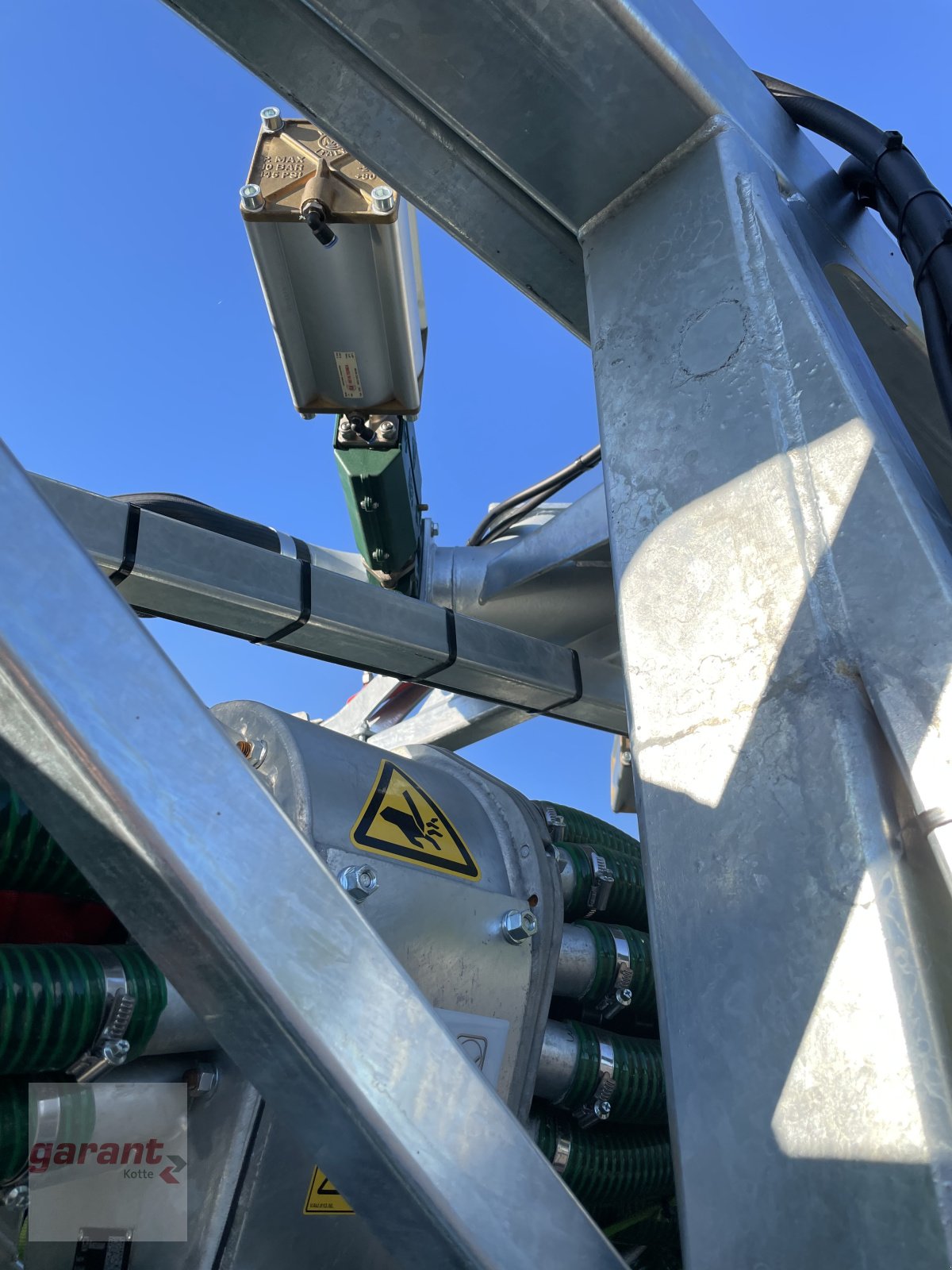 Gülleverteiltechnik of the type Vogelsang Schleppschlauchverteiler, Neumaschine in Rieste (Picture 7)