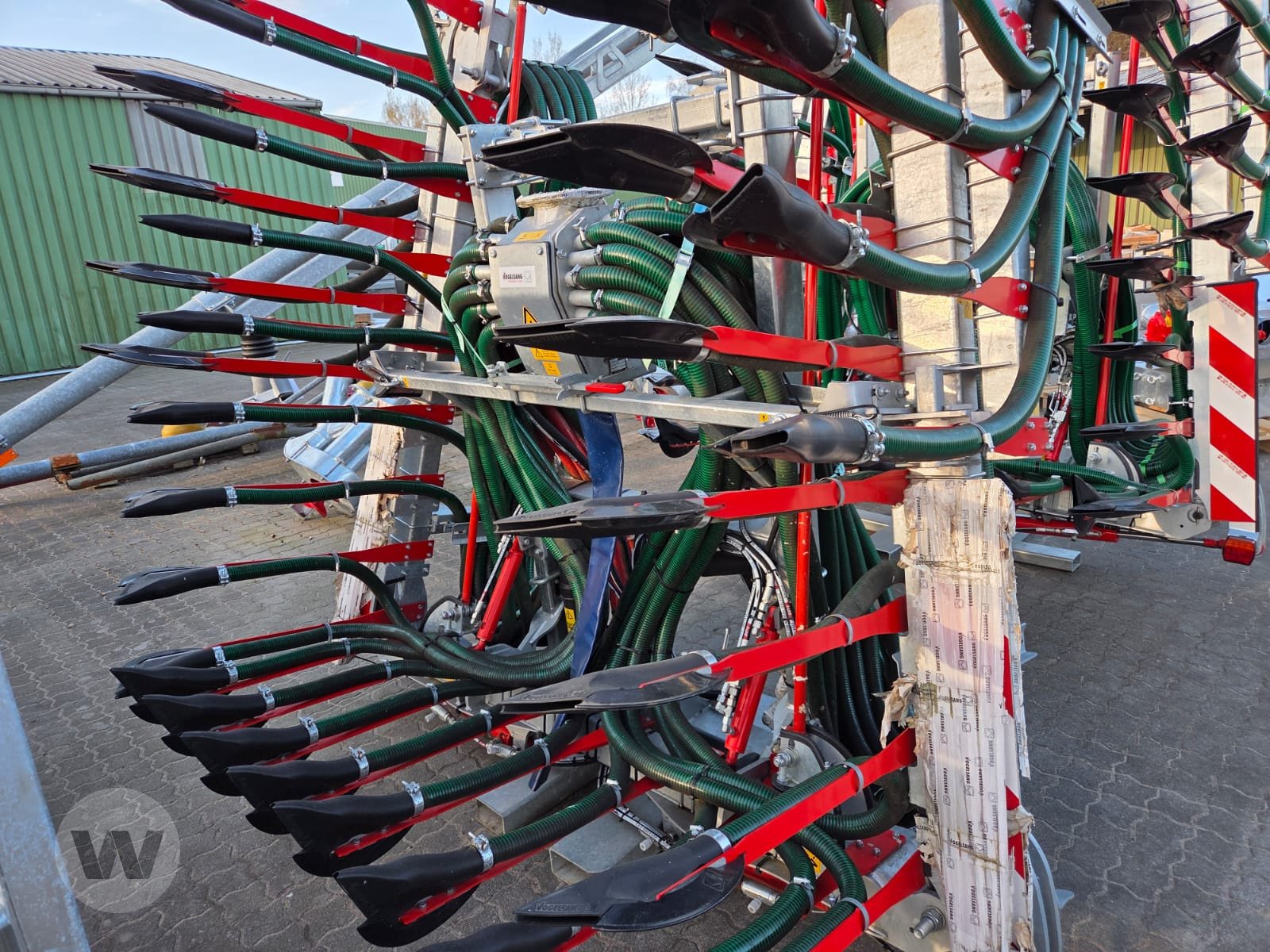 Gülleverteiltechnik of the type Vogelsang UNISPREAD 9 M, Neumaschine in Börm (Picture 3)