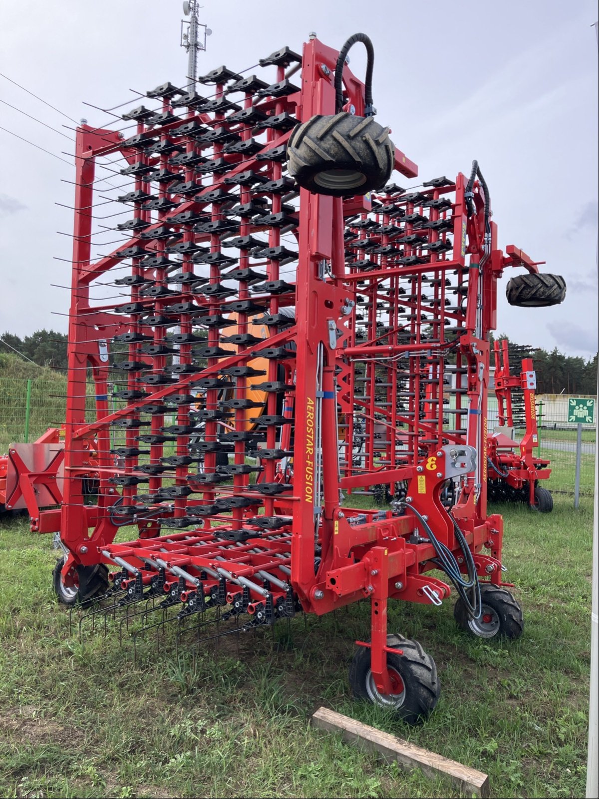 Hackstriegel des Typs Einböck AEROSTAR-FUSION 900, Neumaschine in Hillerse (Bild 2)