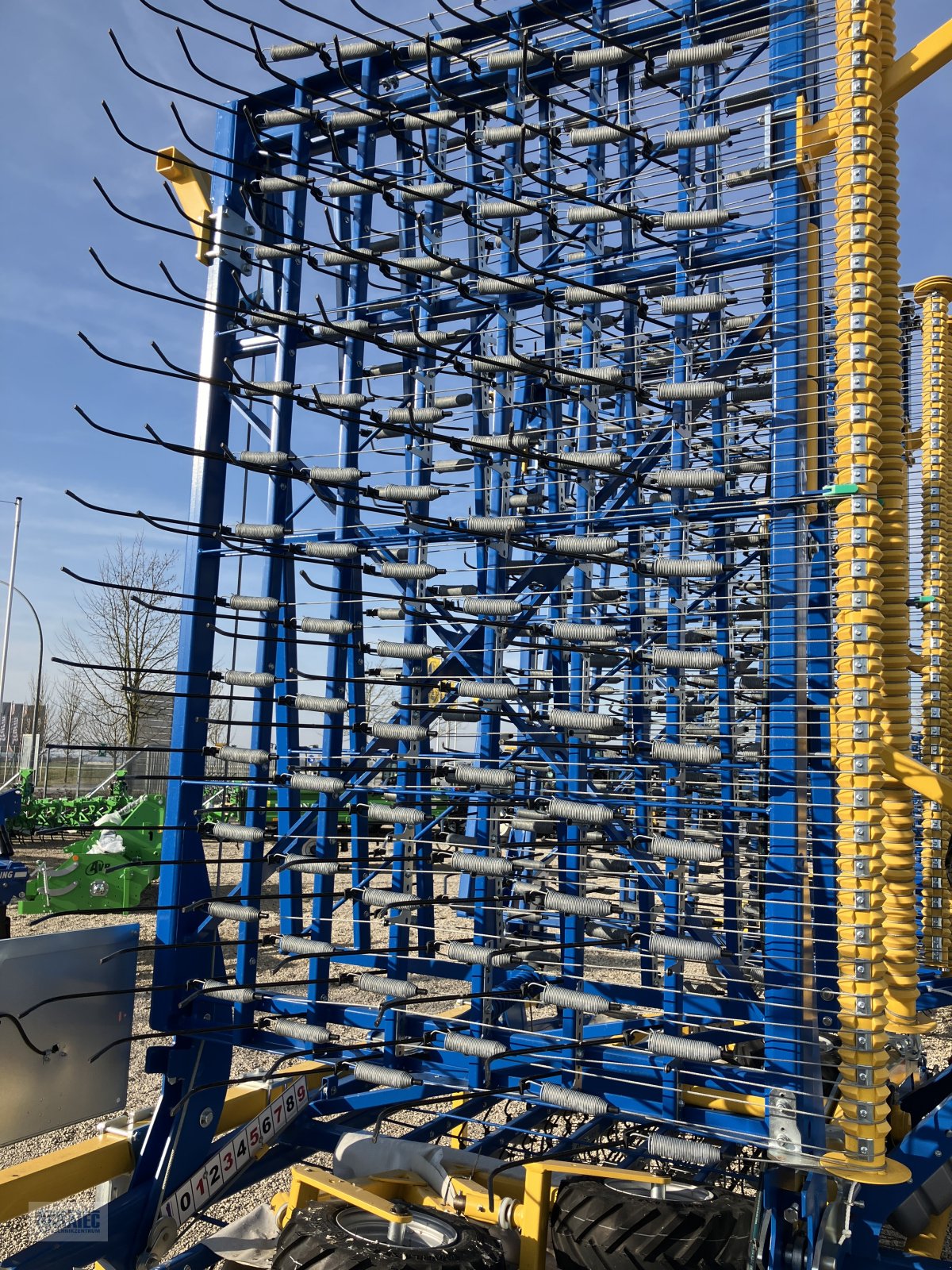 Hackstriegel of the type Treffler TS 1220 M5, Neumaschine in Salching bei Straubing (Picture 4)