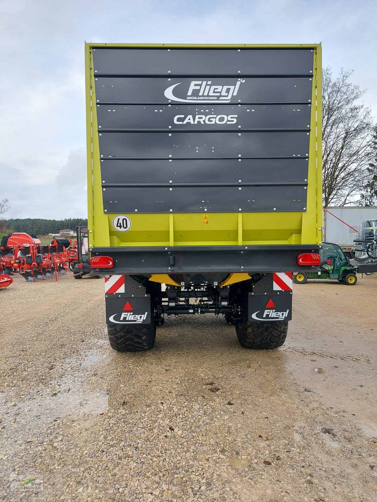 Häcksel Transportwagen des Typs Fliegl Cargos 750 Trend Tandem, Neumaschine in Pegnitz-Bronn (Bild 6)