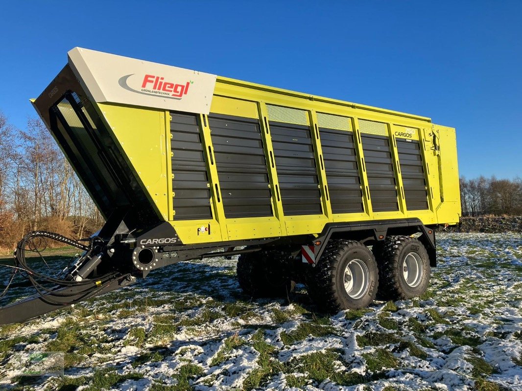 Häcksel Transportwagen des Typs Fliegl Cargos 750 Trend, Neumaschine in Rhede / Brual (Bild 1)