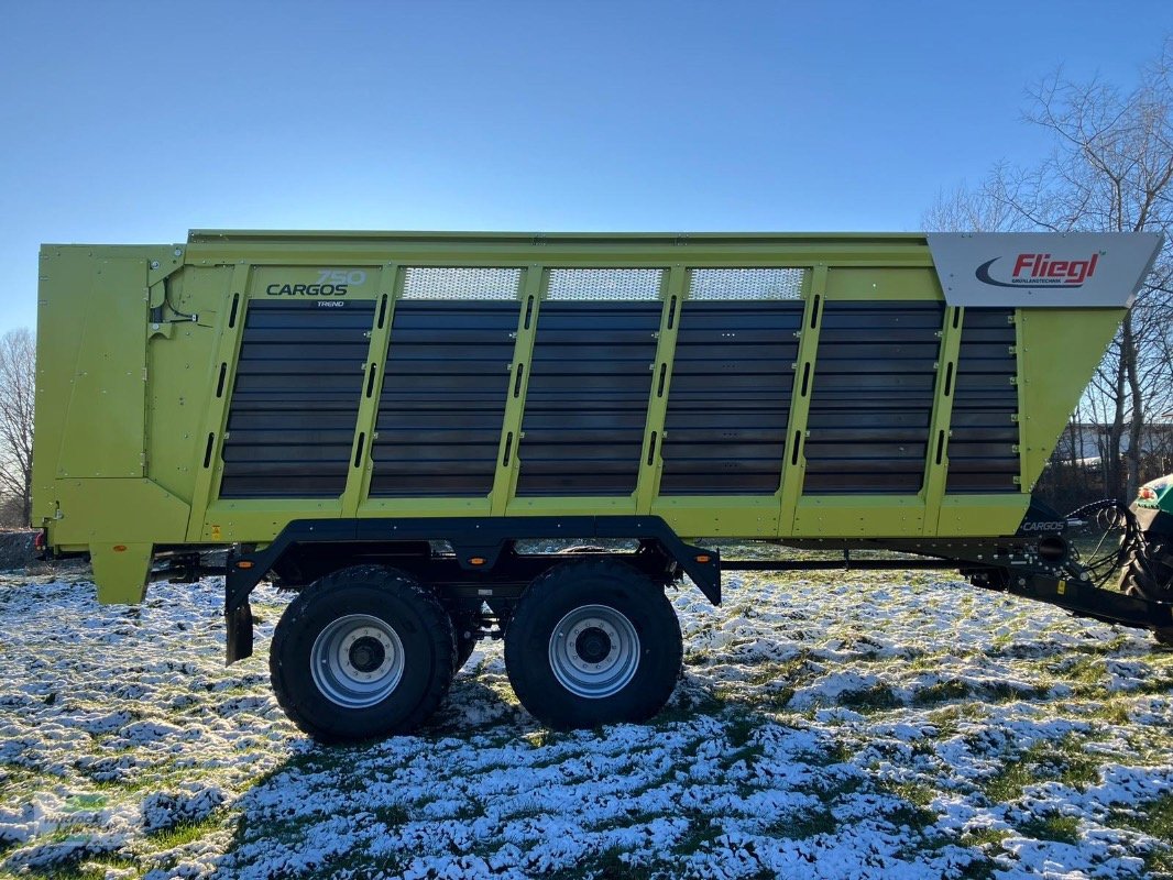 Häcksel Transportwagen des Typs Fliegl Cargos 750 Trend, Neumaschine in Rhede / Brual (Bild 8)