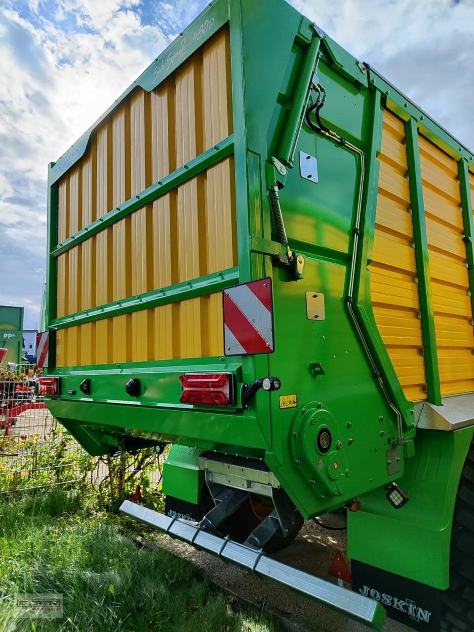 Häcksel Transportwagen des Typs Joskin Silo-Space 2 480 D, Neumaschine in Luizhausen-Lonsee (Bild 5)