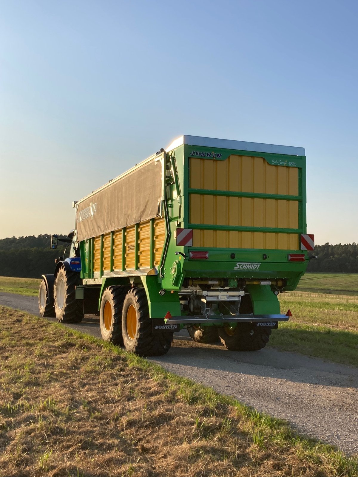 Häcksel Transportwagen des Typs Joskin Silo-SPACE2 480D, Neumaschine in Mittelrüsselbach (Bild 3)