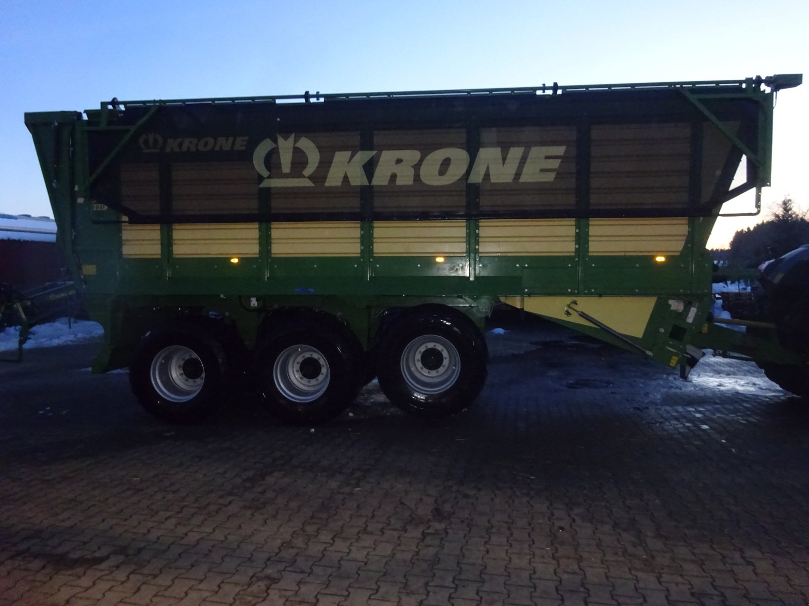 Häcksel Transportwagen des Typs Krone TX 460, Gebrauchtmaschine in Tuntenhausen (Bild 1)