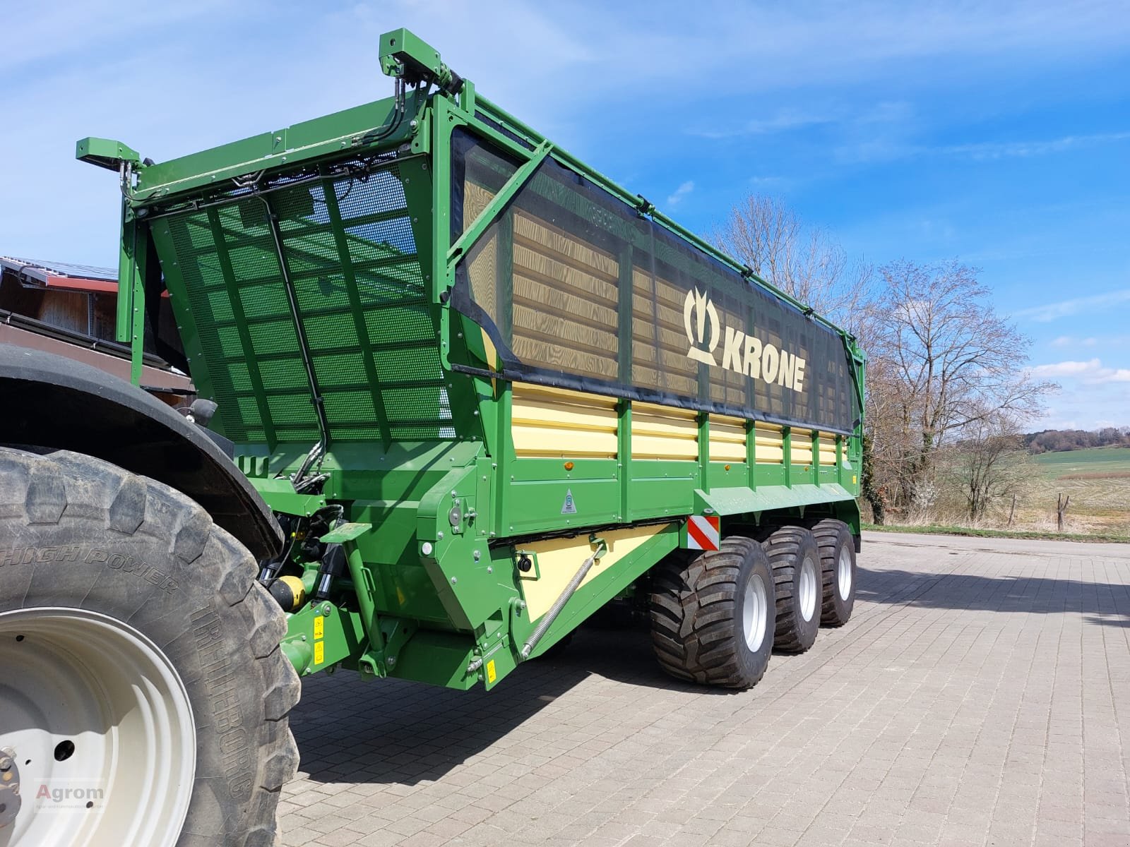 Häcksel Transportwagen des Typs Krone TX560, Neumaschine in Riedhausen (Bild 4)