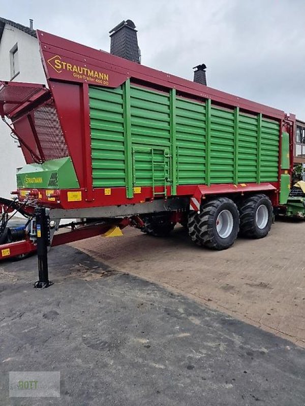 Häcksel Transportwagen des Typs Strautmann Giga-Trailer 460 DO, Neumaschine in Künzell (Bild 3)