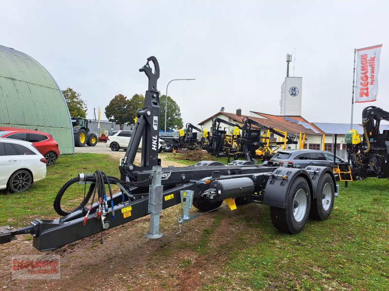 Hakenwagen des Typs Fliegl HKL 18 Hackenlift-Tandemanhänger, Neumaschine in Rottenburg a.d. Laaber (Bild 1)
