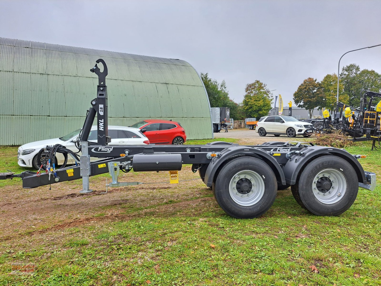 Hakenwagen a típus Fliegl HKL 18 Hackenlift-Tandemanhänger, Neumaschine ekkor: Rottenburg a.d. Laaber (Kép 2)