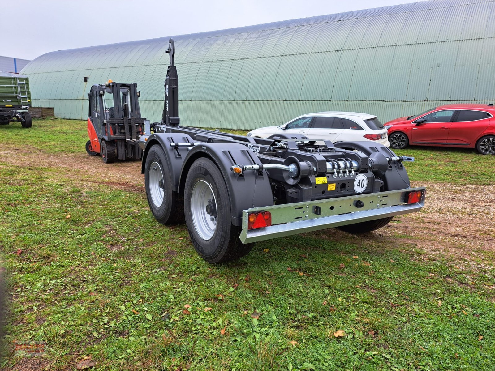 Hakenwagen a típus Fliegl HKL 18 Hackenlift-Tandemanhänger, Neumaschine ekkor: Rottenburg a.d. Laaber (Kép 3)