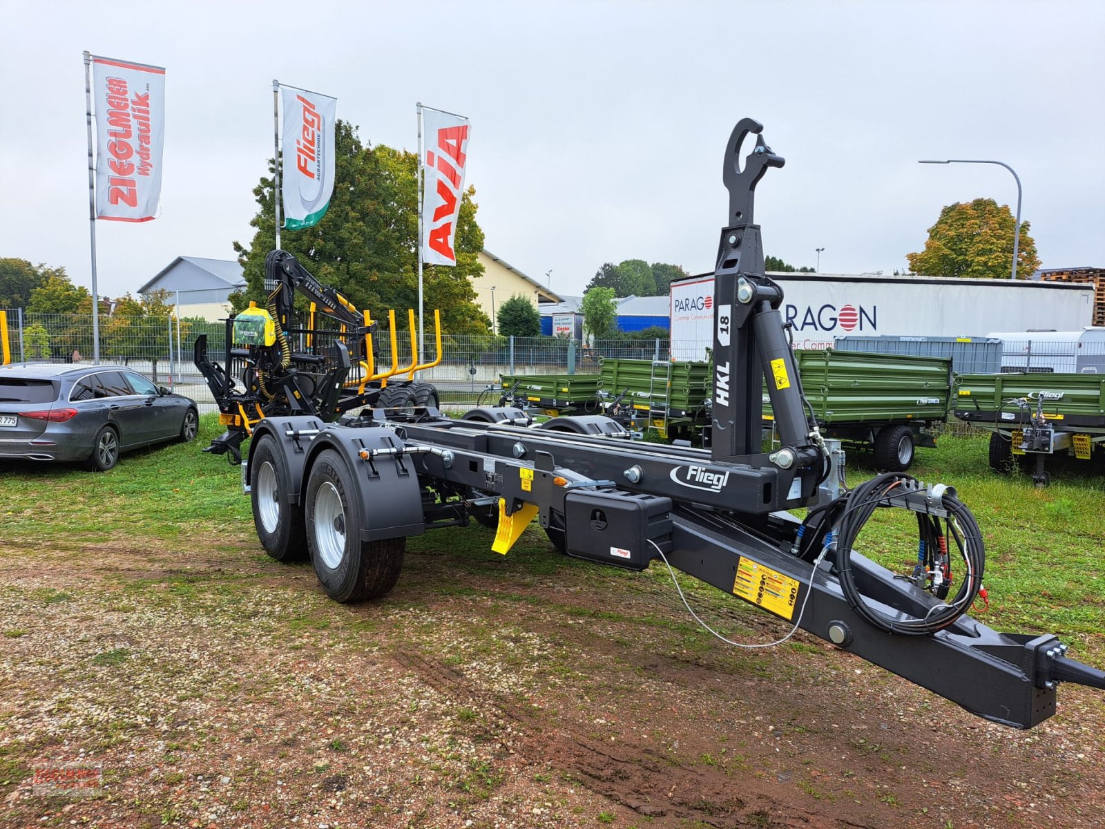 Hakenwagen a típus Fliegl HKL 18 Hackenlift-Tandemanhänger, Neumaschine ekkor: Rottenburg a.d. Laaber (Kép 5)
