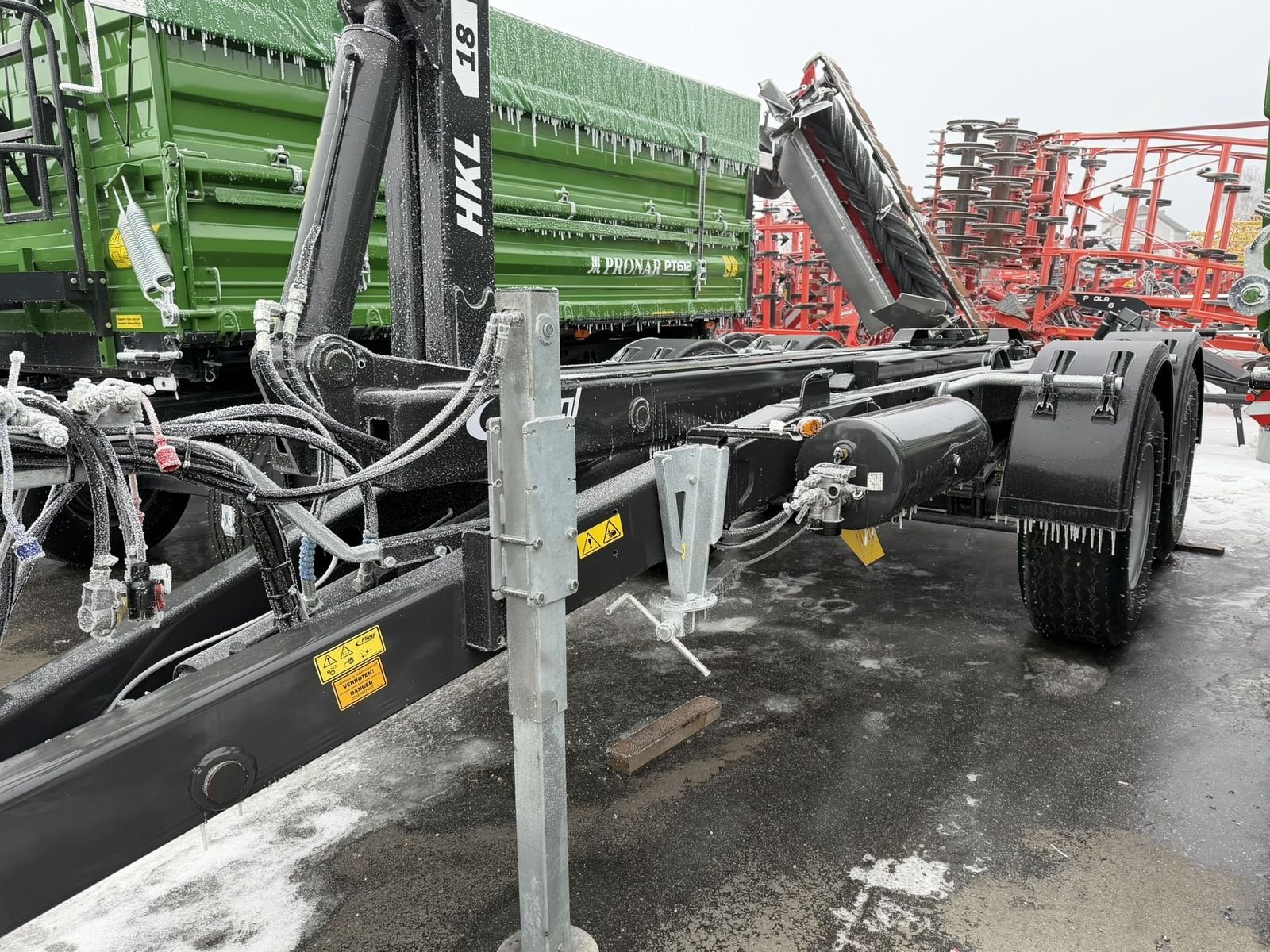 Hakenwagen del tipo Fliegl HKL 18, Neumaschine In Göpfritz (Immagine 7)