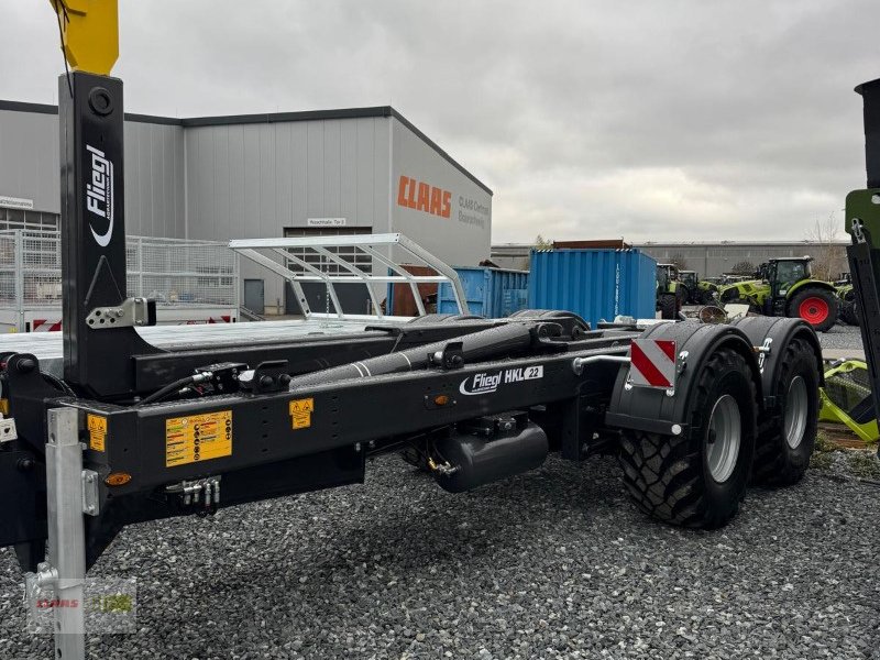 Hakenwagen of the type Fliegl HKL 22 Jumbo, Neumaschine in Schwülper