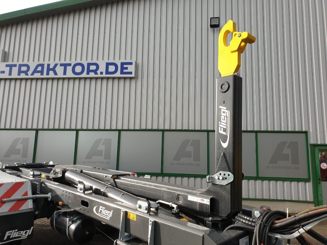 Hakenwagen des Typs Fliegl HKL 22, Neumaschine in Sittensen (Bild 5)