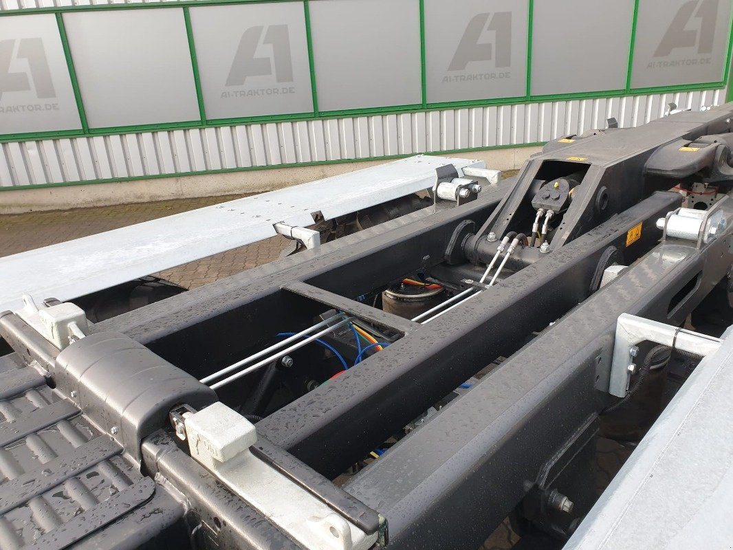 Hakenwagen des Typs Fliegl HKL 22, Neumaschine in Sittensen (Bild 6)