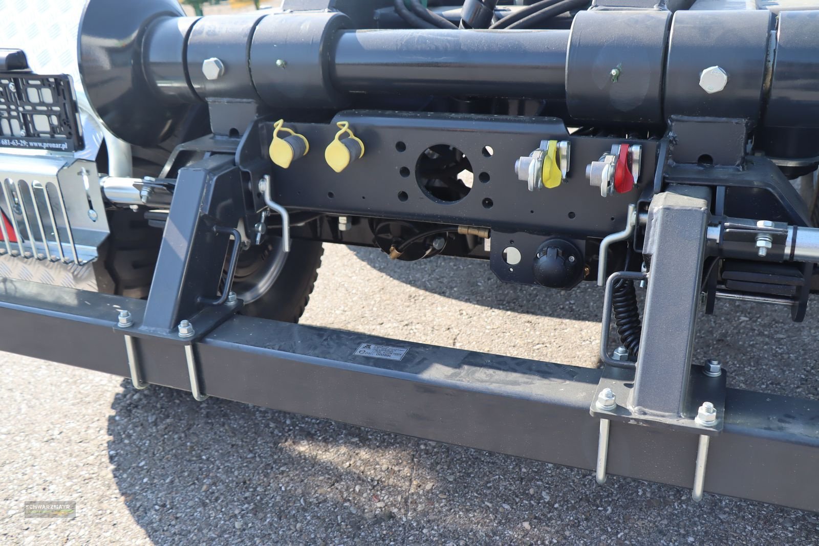 Hakenwagen типа PRONAR T185/1 Hakenliftanhänger, Neumaschine в Gampern (Фотография 17)