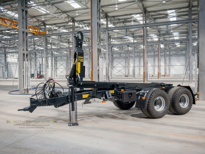 Hakenwagen des Typs PRONAR T185 Hakenlift, Neumaschine in Eging am See (Bild 1)