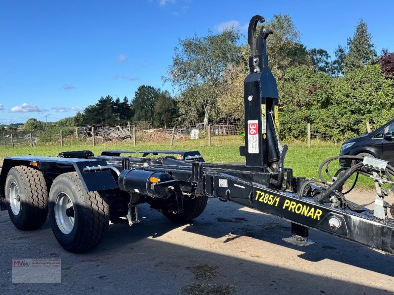 Hakenwagen typu PRONAR T285/1 Hakenlift mit 2 Containern, Gebrauchtmaschine v Neubrandenburg (Obrázek 1)