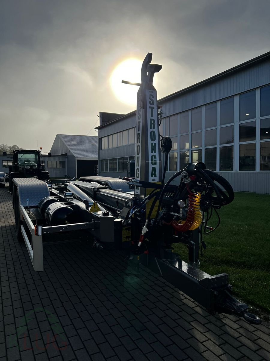 Hakenwagen des Typs Stronga HL 210 DTL, Neumaschine in Pirching am Traubenberg (Bild 2)