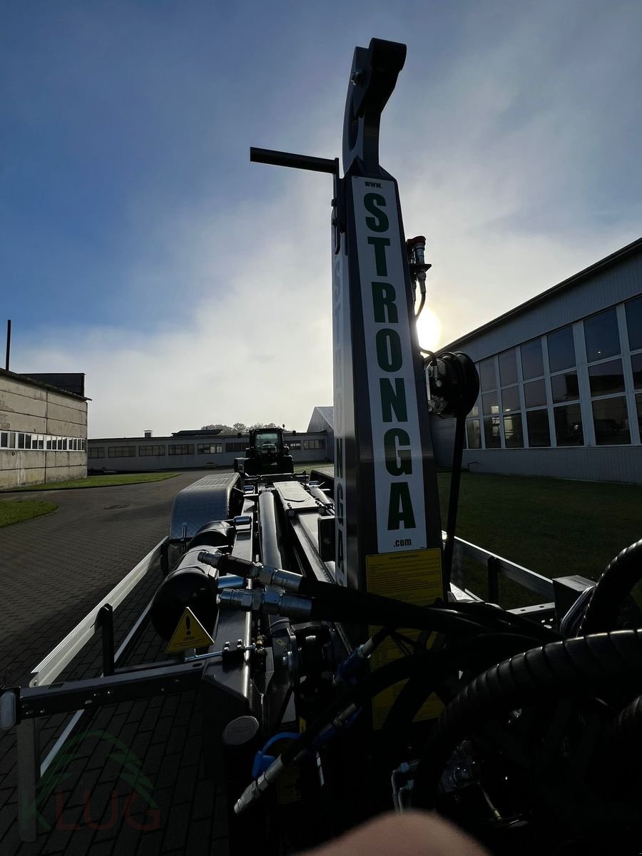 Hakenwagen des Typs Stronga HL 210 DTL, Neumaschine in Pirching am Traubenberg (Bild 10)