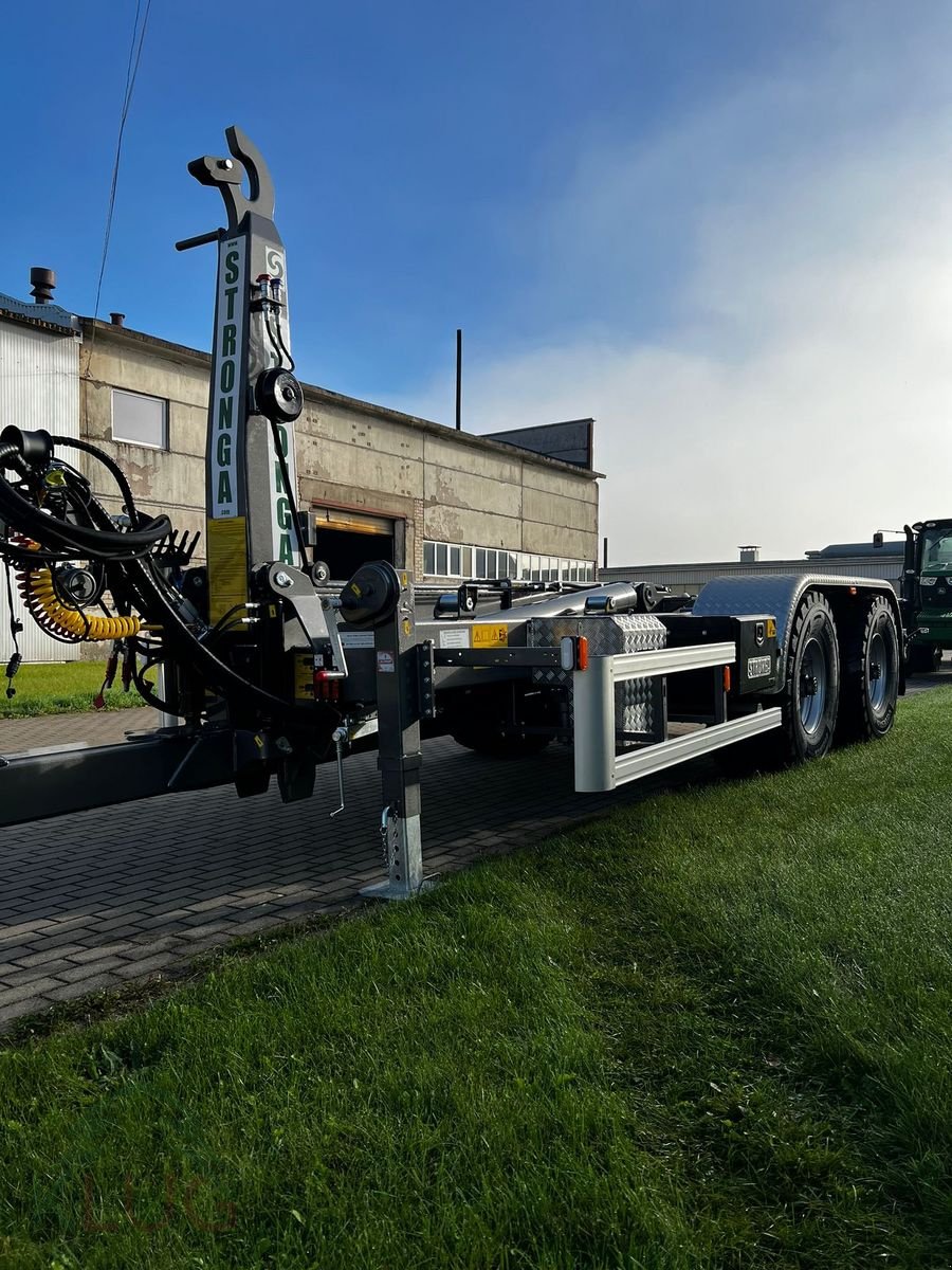 Hakenwagen des Typs Stronga HL 210 DTL, Neumaschine in Pirching am Traubenberg (Bild 17)