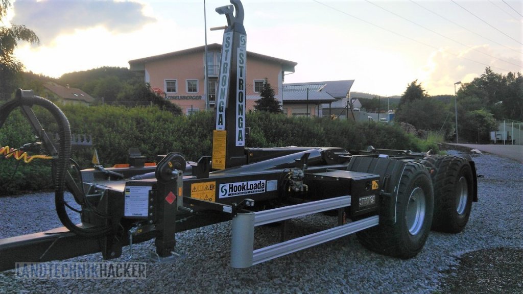 Hakenwagen des Typs Stronga HL 210, Neumaschine in Gotteszell (Bild 1)