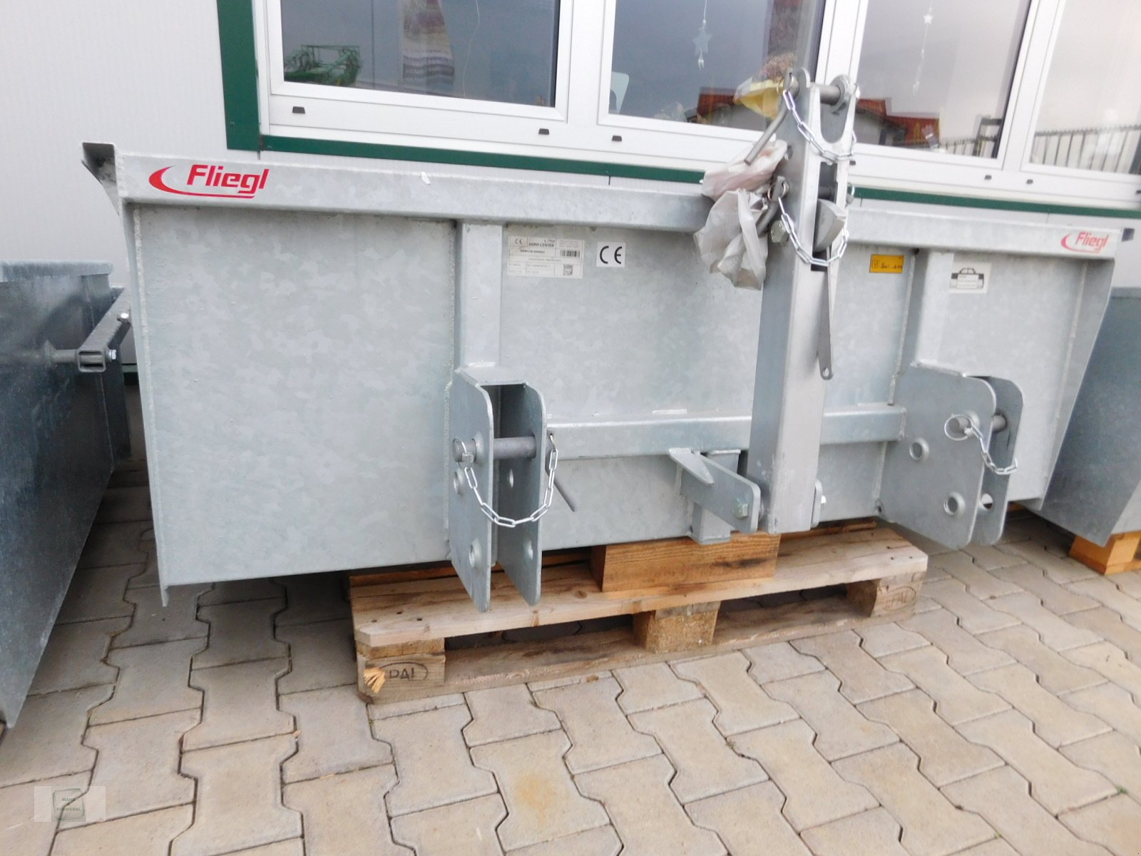 Heckcontainer des Typs Fliegl HSMFLM180000V, Neumaschine in Gross-Bieberau (Bild 1)