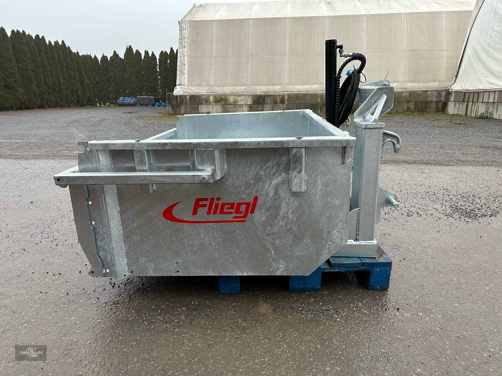 Heckcontainer des Typs Fliegl Kippschaufel 1,50m EURO, Stapler, Dreipunkt, Neumaschine in Rankweil (Bild 9)