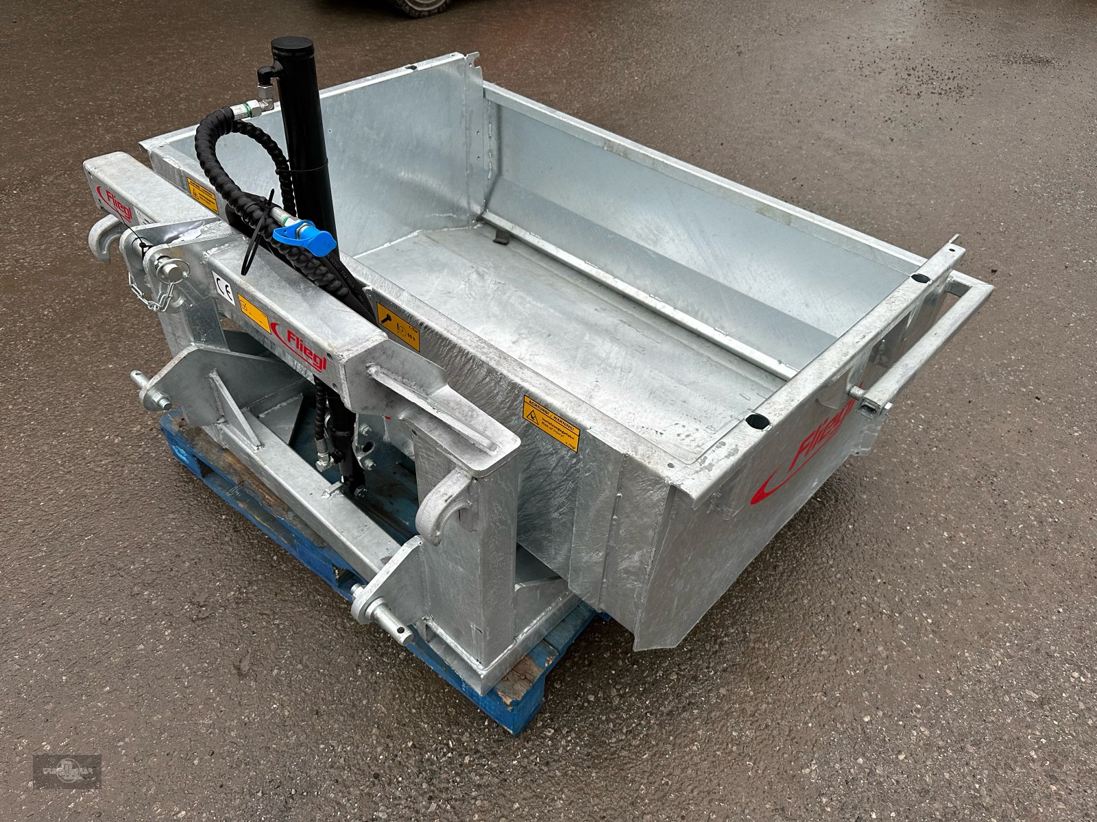 Heckcontainer des Typs Fliegl Kippschaufel 1,50m EURO, Stapler, Dreipunkt, Neumaschine in Rankweil (Bild 5)