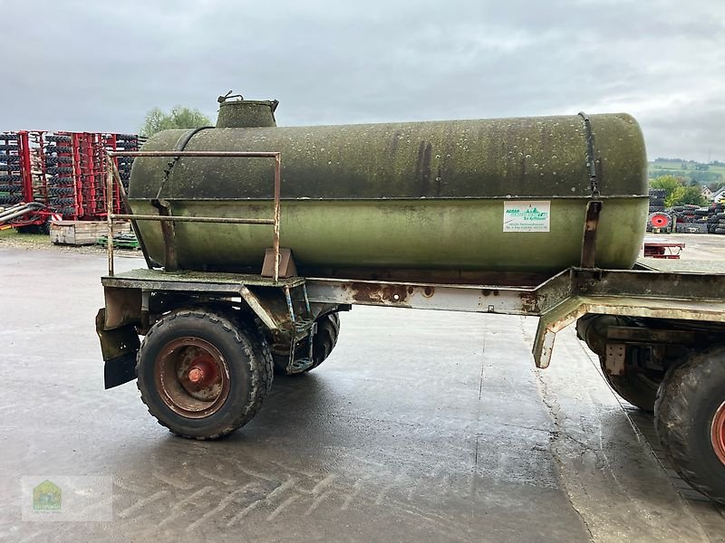 Heckcontainer des Typs Fortschritt HW80.11 Fahrgestell mit GFK Tank 6000l, Gebrauchtmaschine in Salsitz (Bild 4)