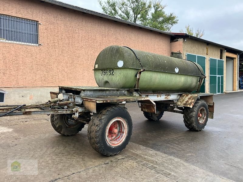 Heckcontainer типа Fortschritt HW80.11 Fahrgestell mit GFK Tank 6000l, Gebrauchtmaschine в Salsitz (Фотография 1)