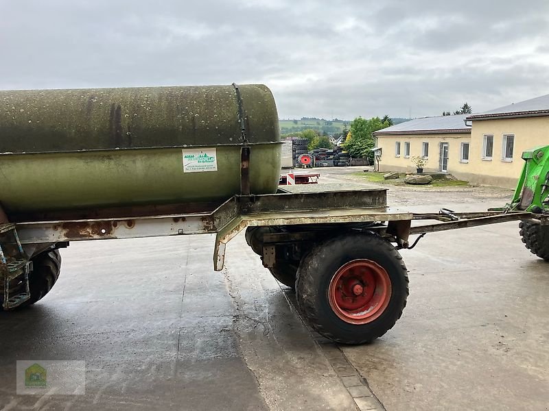 Heckcontainer des Typs Fortschritt HW80.11 Fahrgestell mit GFK Tank 6000l, Gebrauchtmaschine in Salsitz (Bild 3)