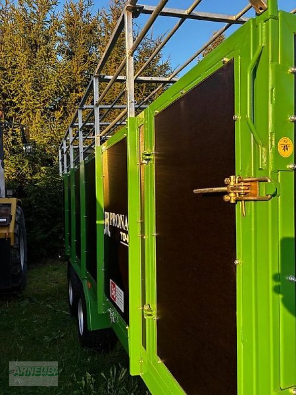 Heckcontainer des Typs PRONAR T046/1 Viehanhänger Viehwagen, Neumaschine in Schlettau (Bild 2)