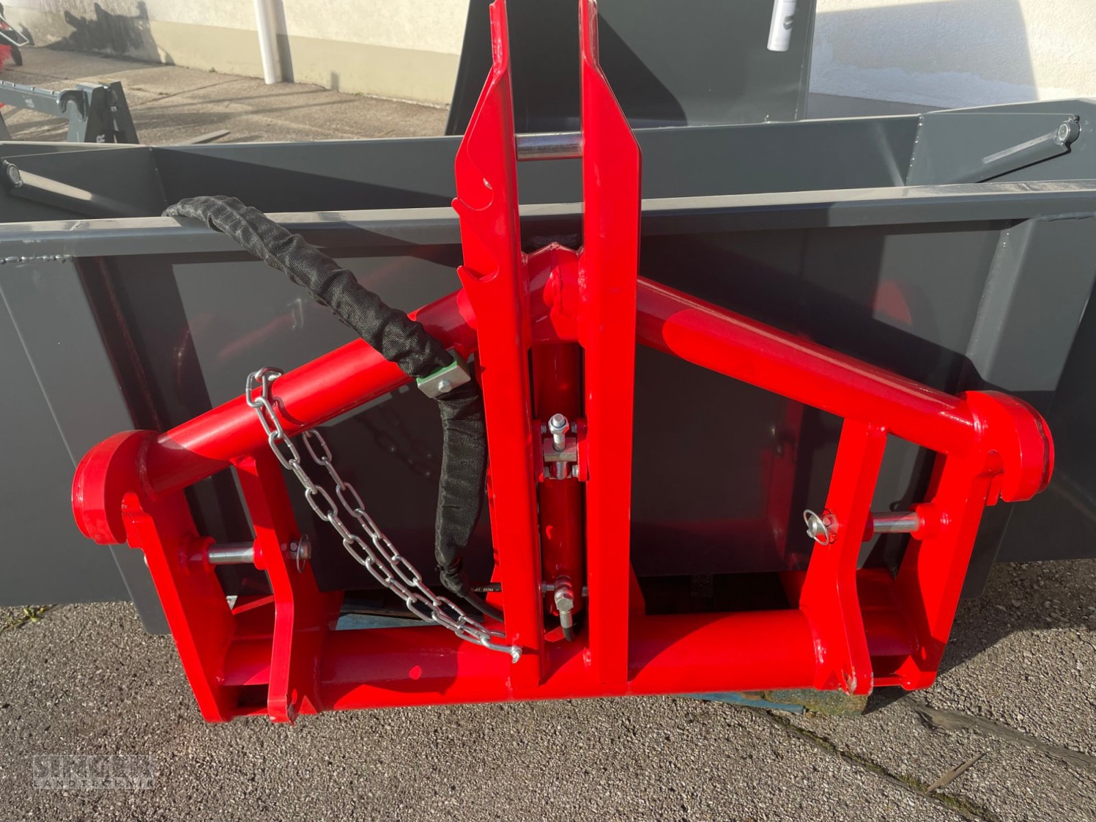 Heckcontainer des Typs Saphir TLH 220 Multi Transportbehälter Euro-Aufnahme + Dreipunkt, Neumaschine in Ebenhofen (Bild 4)