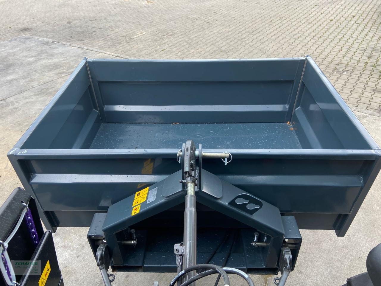 Heckcontainer des Typs Sonstige AROS Hecktransportbox Hydraulisch kippbar, Neumaschine in Geiselhöring (Bild 2)