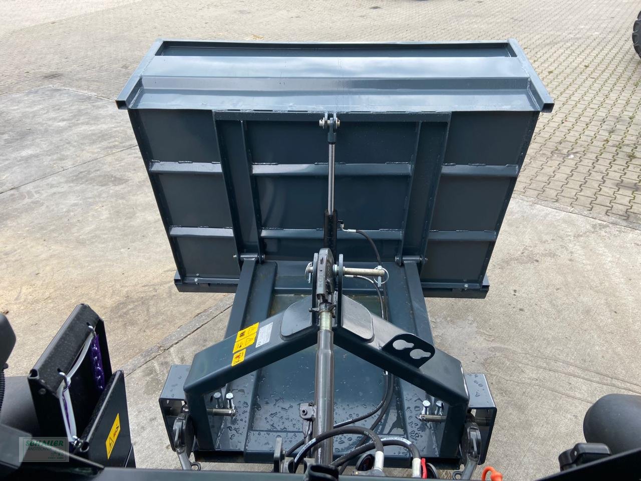 Heckcontainer des Typs Sonstige AROS Hecktransportbox Hydraulisch kippbar, Neumaschine in Geiselhöring (Bild 7)