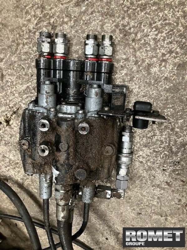 Heckstapler/Anbaustapler des Typs Alö MC4, Gebrauchtmaschine in Gennes sur glaize (Bild 1)